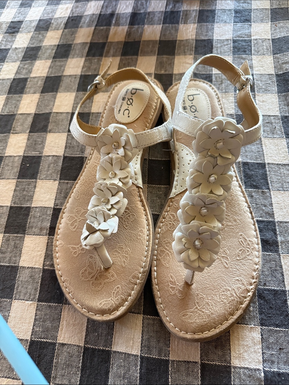B.O.C. White T strap ankle  leather floral  appliqué sandal size 10